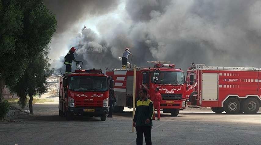إخماد حريق ضخم بمركز تجاري في شمال ايران