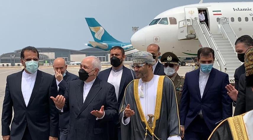  وزير الخارجية يصل الى العاصمة العمانية مسقط