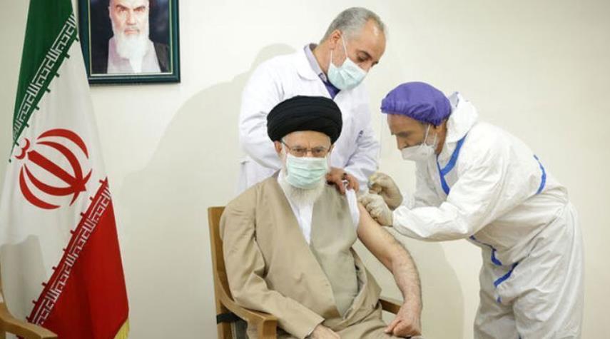 قائد الثورة الإسلامية يأخذ الجرعة الأولى من لقاح "كوفو إيران بركت" الإيراني