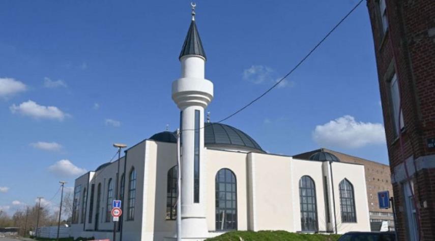 فرنسا.. ابتكار تطبيق رقمي يسهل عمليات التبرع للمساجد 