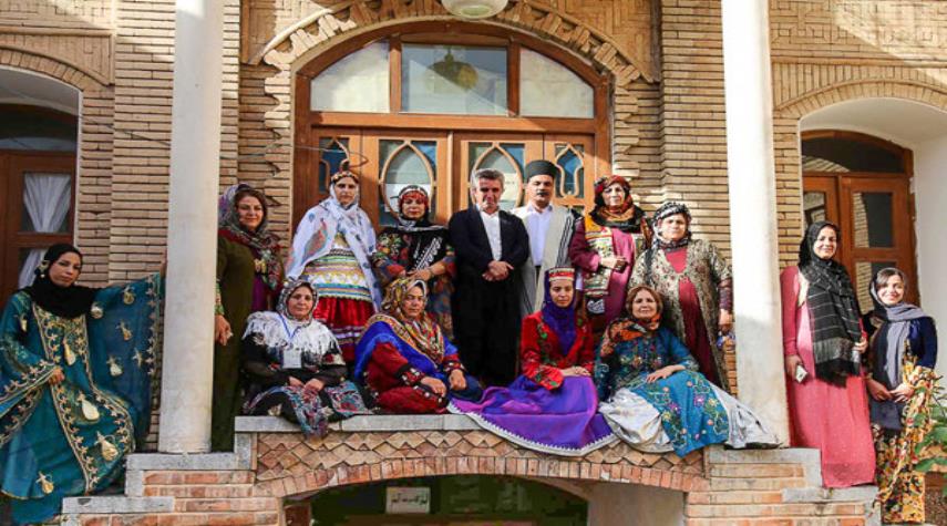 عقد مهرجان للأقوام الإيرانية في طهران 
