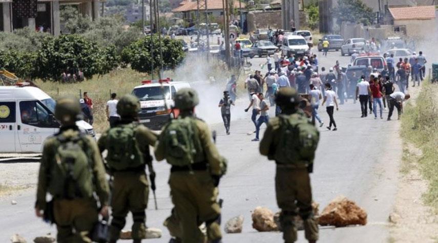 إصابة عشرات الفلسطينيين خلال اقتحام قوات الاحتلال شرق طولكرم