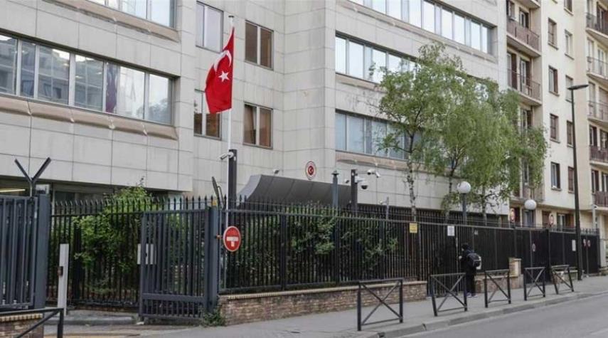 القنصلية التركية في باريس تتعرض لهجوم بعبوة ناسفة