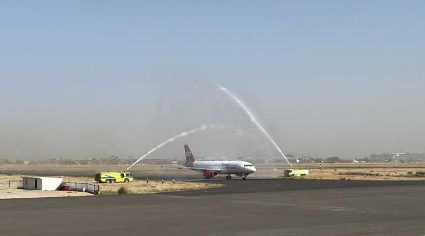 مطار صنعاء يشهد انطلاق وهبوط أولى الرحلات بعد 6 أعوام