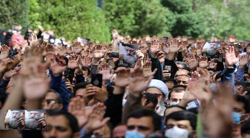 بالصور: مراسم تشييع جثمان عالم الأخلاق آية الله فاطمي نيا في طهران
