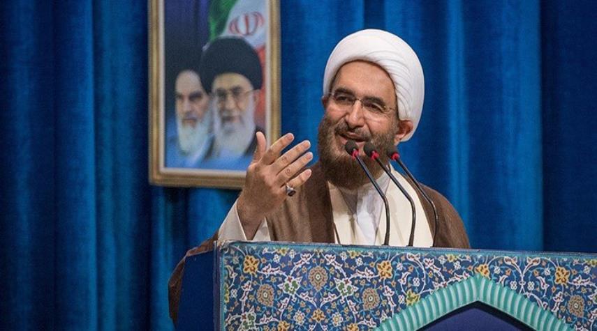 خطيب جمعة طهران يحذر من مؤامرات الاعداء