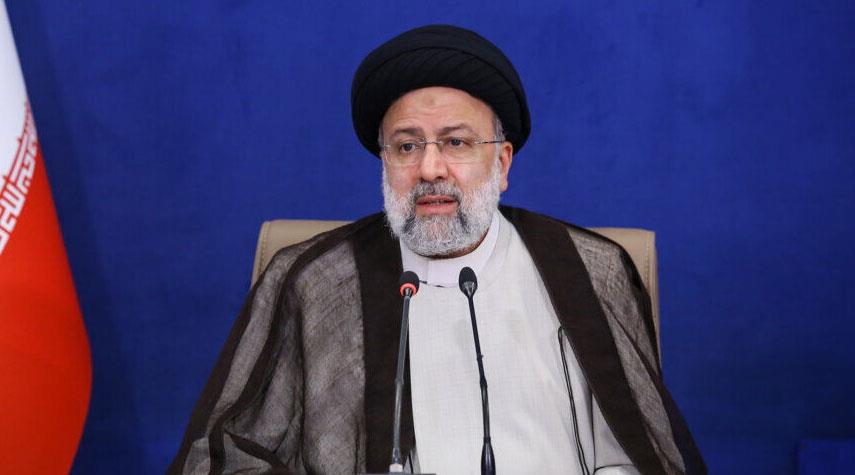 الرئيس الإيراني يؤكد مواصلة العمل لإصلاح بؤر الفساد الإقتصادي