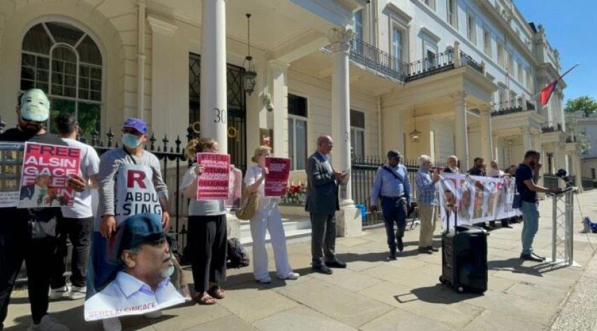 في اليوم العالمي لمساندة ضحايا التعذيب..احتجاج أمام سفارة البحرين في لندن