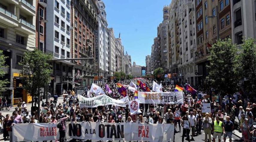 اسبانيا... الآلاف يتظاهرون في مدريد بشعار "لا للحرب، لا للناتو"