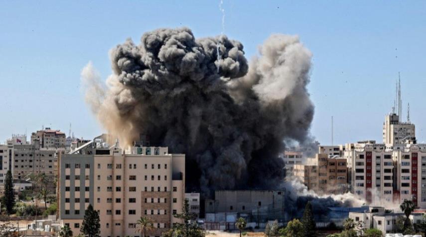 شهيد وجرحى جراء القصف "الاسرائيلي" بغزة في اليوم الثاني من العدوان