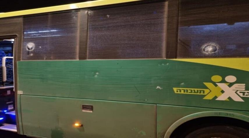 اطلاق نار على حافلة تقل مستوطنين قرب رام الله