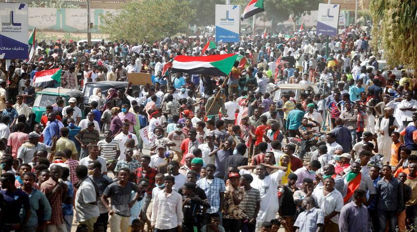 مظاهرات جديدة في السودان والأمن يواجهها بقنابل الغاز
