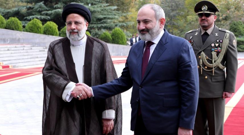 الرئيس الإيراني يستقبل رئيس وزراء ارمينيا
