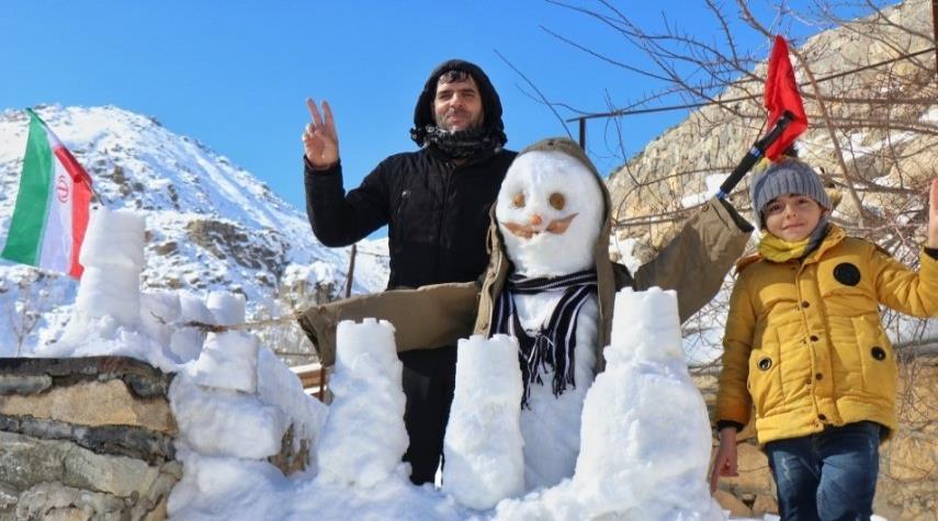 بالصور من إيران.. مهرجان الرجل الثلجي في همدان