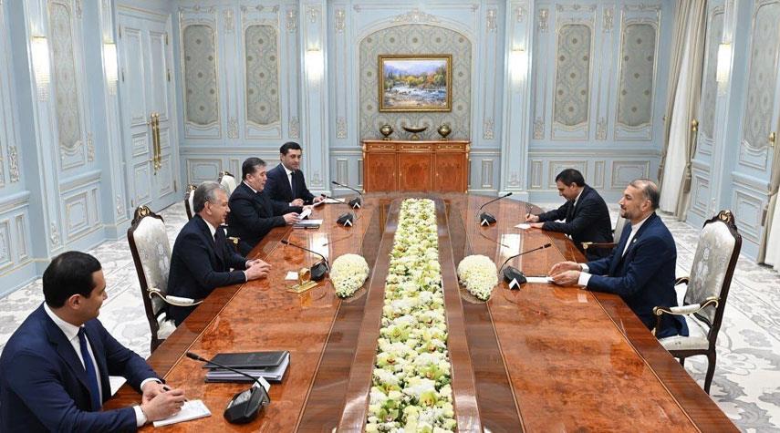 وزير الخارجية الإيراني يلتقي نظيره الطاجيكي في أوزبكستان