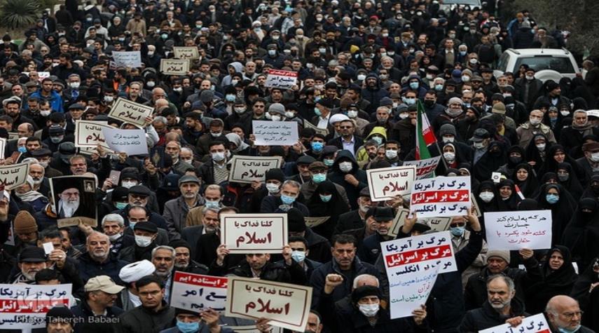 بالصور أهالي طهران يتظاهرون احتجاجاً على انتهاك حرمة القرآن