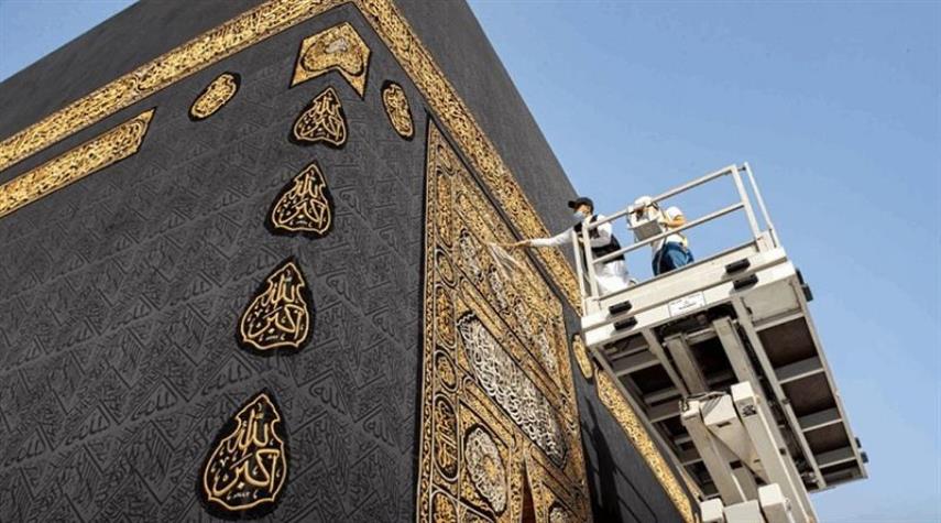 الكعبة المشرفة تستعد لاستقبال الشهر الفضل+ صور
