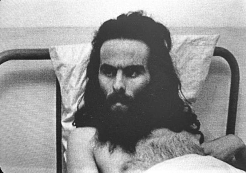 إضراب ساندز عن الطعام في السجون البريطانية، مما أدى إلى وفاته