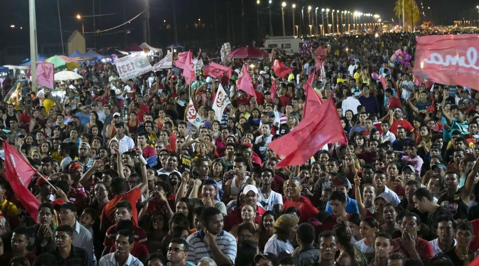 المرشحون للانتخابات الرئاسية في البرازيل يبدأون حملاتهم الانتخابية