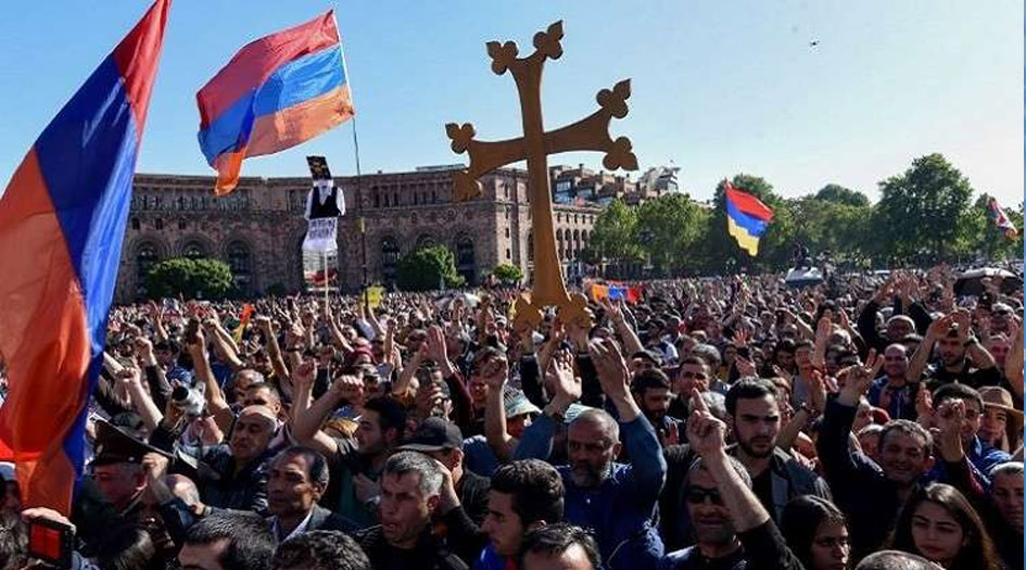 الآلاف يتظاهرون دعما لرئيس الوزراء في أرمينيا