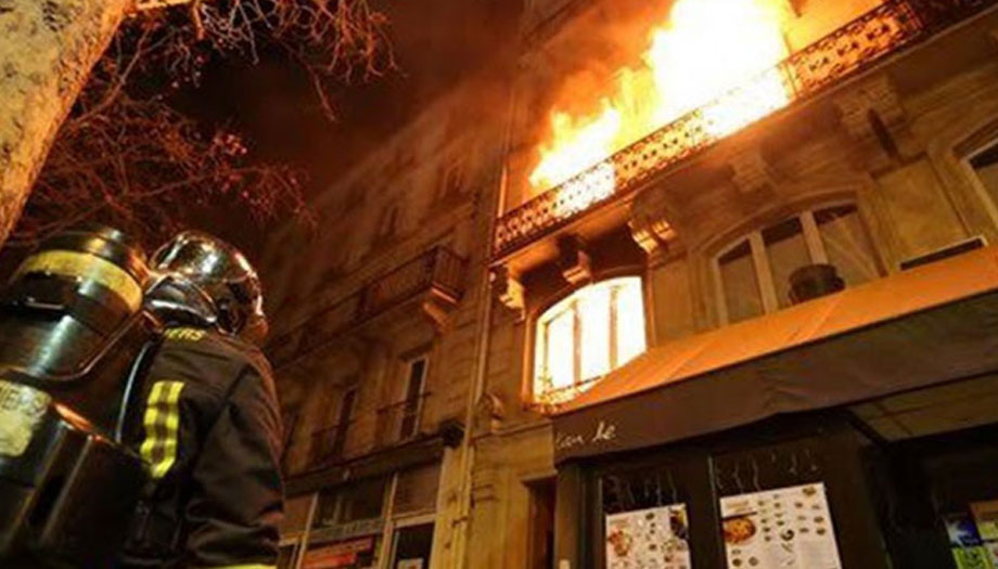  إصابة ۷ بجروح خطرة بينهم ٥ أطفال إثر حريق قرب باريس