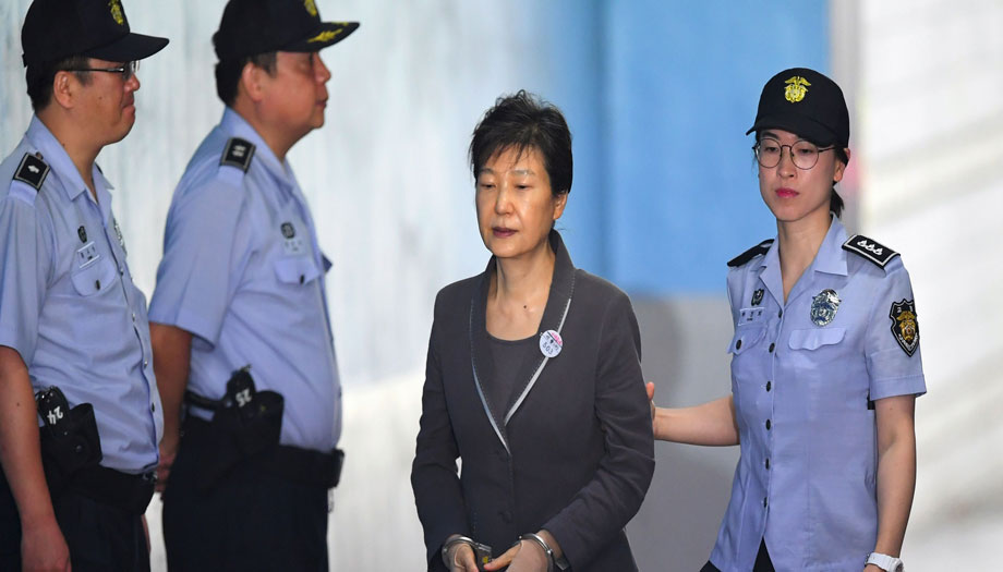 الحكم بسجن رئيسة كوريا الجنوبية السابقة ۲٥ عاما 