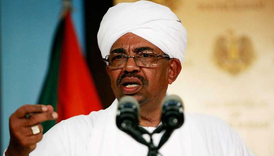 رئيس السودان يقرر حل الحكومة ويعين رئيسا جديدا للوزراء 