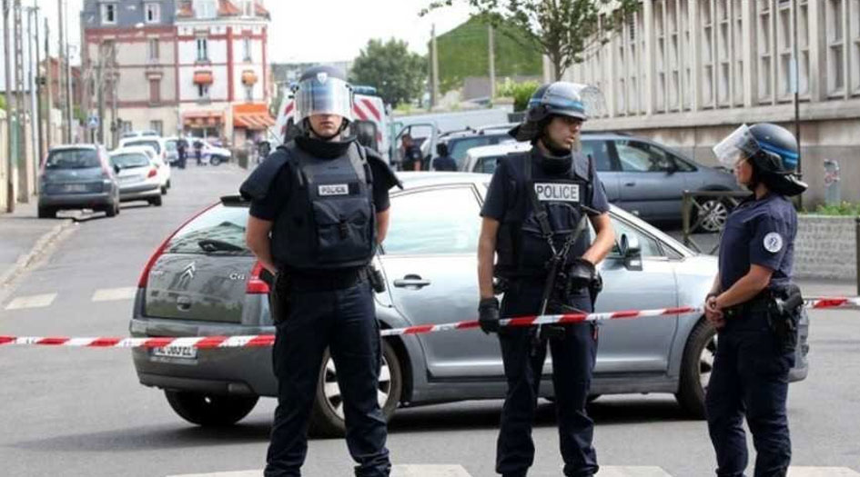 اعتقال رجل اقتحم بسيارته مدرج مطار ليون في فرنسا