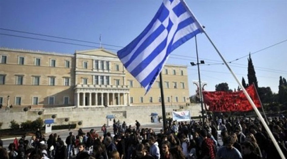 آلاف اليونانيين يتظاهرون ضد إجراءات التقشف بالبلاد