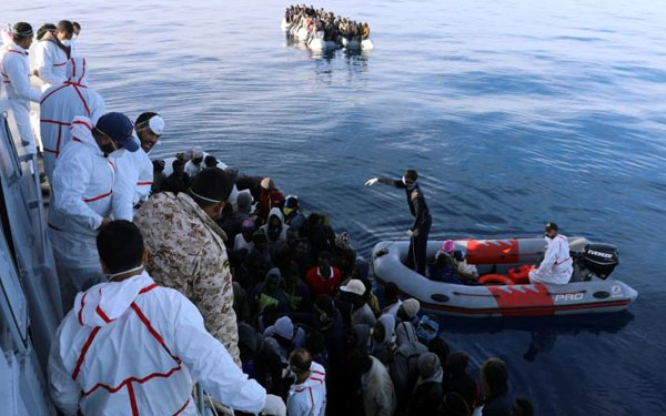 إنقاذ أكثر من 450 مهاجرا قبالة شواطئ إسبانيا