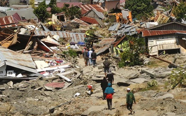150 ألف شخص تحت الأنقاض جراء الزلزال في إندونيسيا