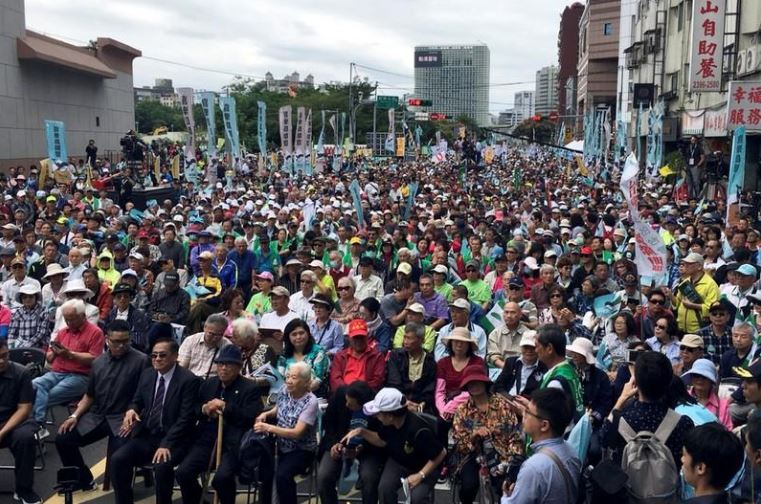 تظاهرات في تايوان تطالب بالاستفتاء على الاستقلال
