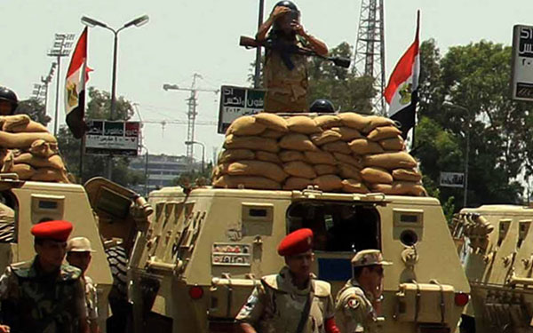  مقتل ضابط مصري و18 مسلحاً في سيناء