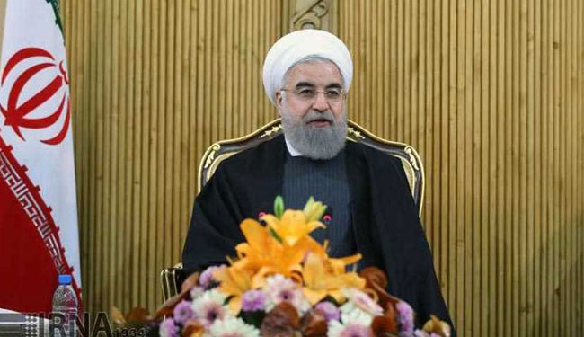 الرئيس الايراني: مراسم مقارعة الاستكبار مؤشر على التفاف الشعب حول الثورة