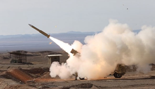 ايران تزيح الستار عن منظومة صاروخية جديدة