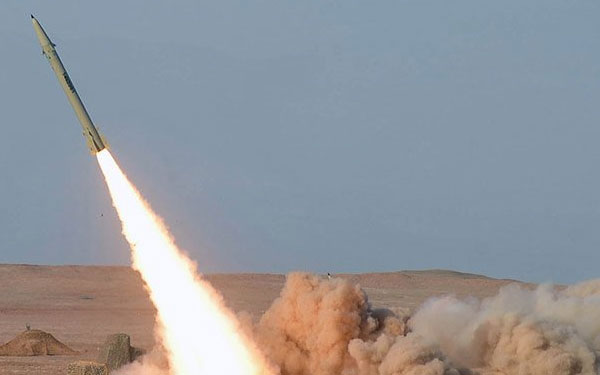 صاروخ باليستي يمني يوقع عشرات القتلى والجرحى من المرتزقة في ميدي