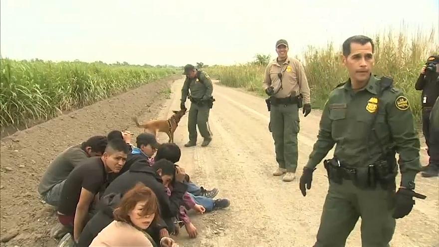 وفاة طفلة مهاجرة جراء احتجازها عند الحدود الأمريكية