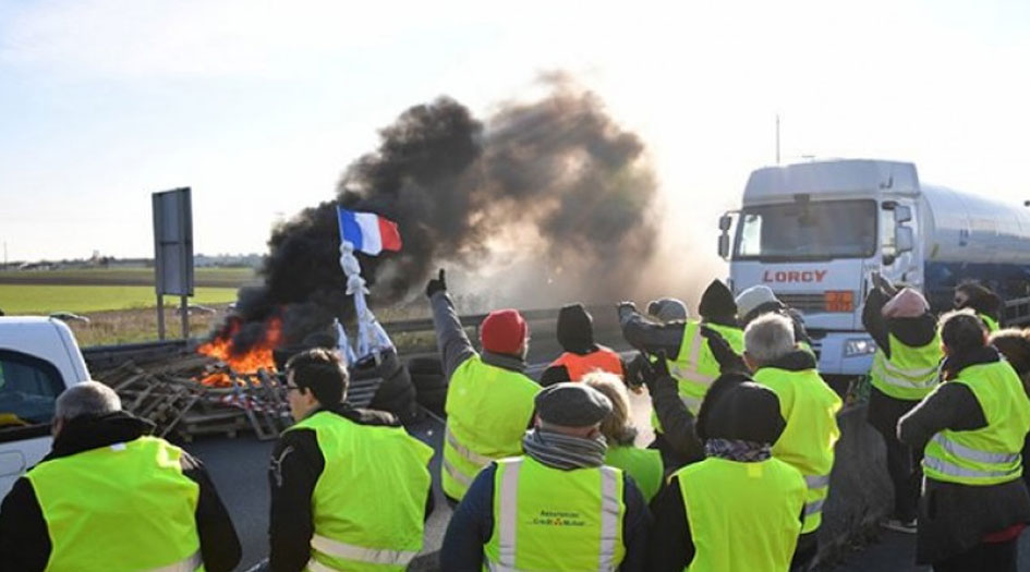 8 قتلى منذ بداية احتجاجات "السترات الصفراء" في فرنسا