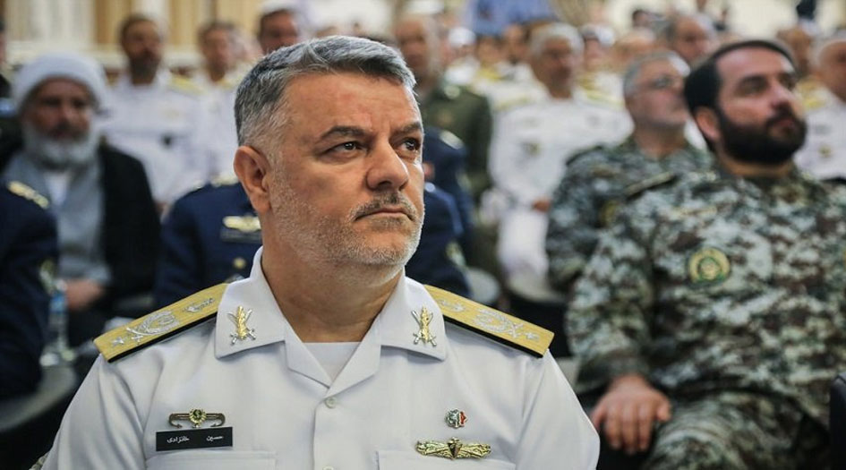 الادميرال خانزادي: انجازات القوة البحرية الايرانية رهن جهود الباحثين والمفكرين