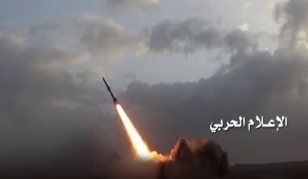 الجيش اليمني يقصف تجمعات المرتزقة قبالة نجران
