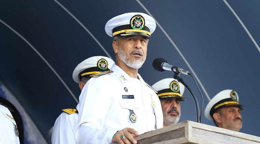 الادميرال سياري: لن نسمح باقتراب الاسطول الأمريكي من المياه الايرانية