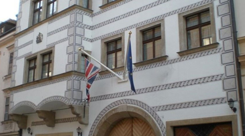 تحضيرات بريطانية لفتح أبواب سفارتها في دمشق