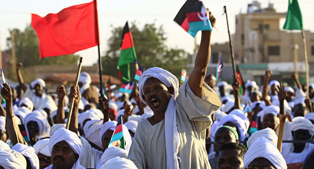 السودان... احتجاجات حاشدة قرب الخرطوم عقب صلاة الجمعة