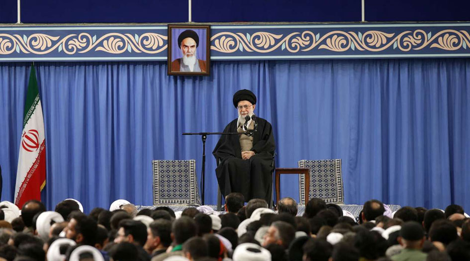 قائد الثورة الاسلامية: بعض قادة امريكا حمقى من الدرجة الاولى