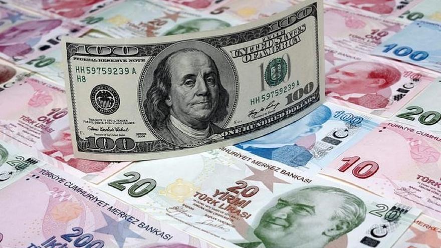 انخفاض قيمة الليرة التركية بعد تهديدات ترامب