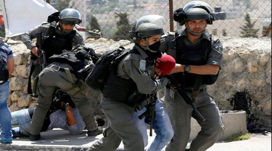 قوات الاحتلال تعتقل 5 من حراس الأقصى قبل الانسحاب من باحاته