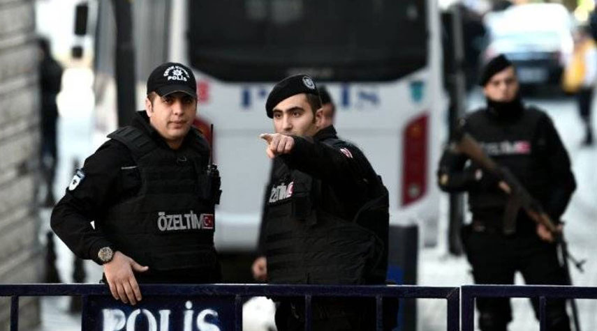 تركيا ترحّل صحفية هولندية تتهمها بالصلة بمنظمة إرهابية