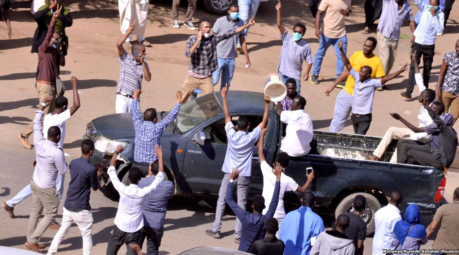 الاحتجاجات تتجدد في مناطق متعددة بالخرطوم