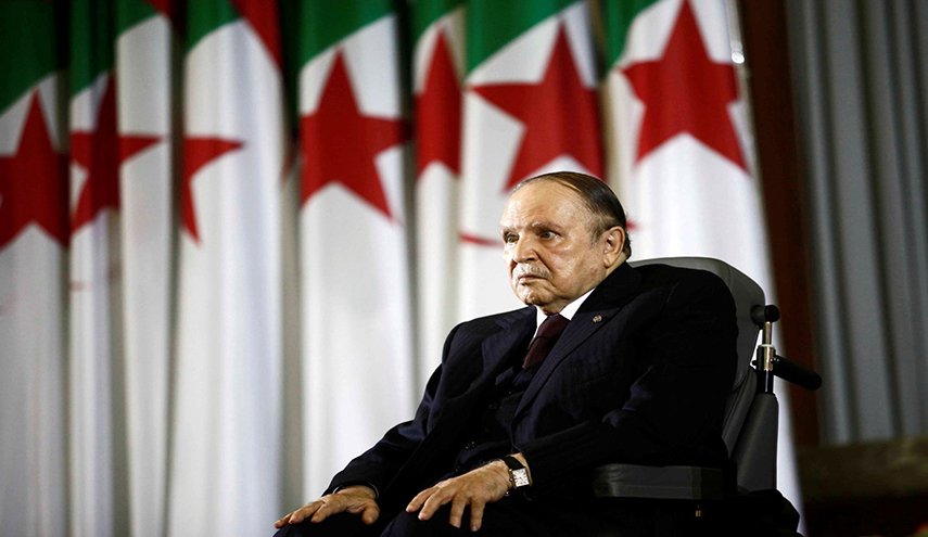 الرئيس الجزائري يغادر سرا إلى فرنسا لإجراء فحوصات