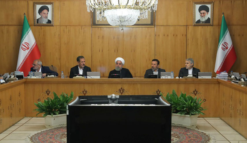 الرئيس روحاني يشيد بالمشاركة الجماهيرية الواسعة بمسيرات 11شباط